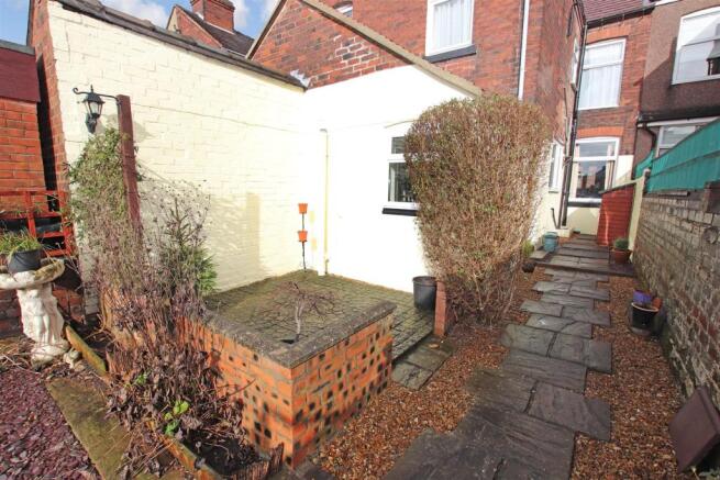 ENCLOSED REAR YARD / GARDEN