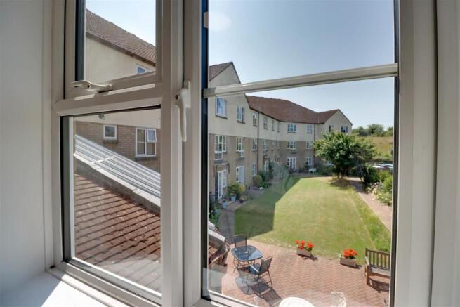 28 Sycamoure court-2.jpg