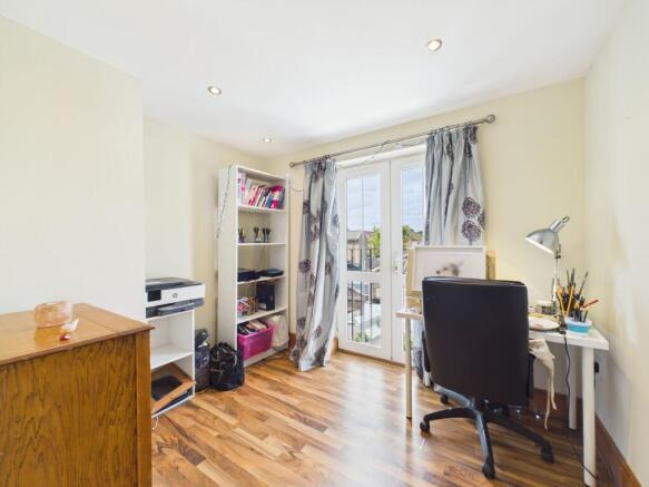 4 bed Semi-Detached for sale Image 10