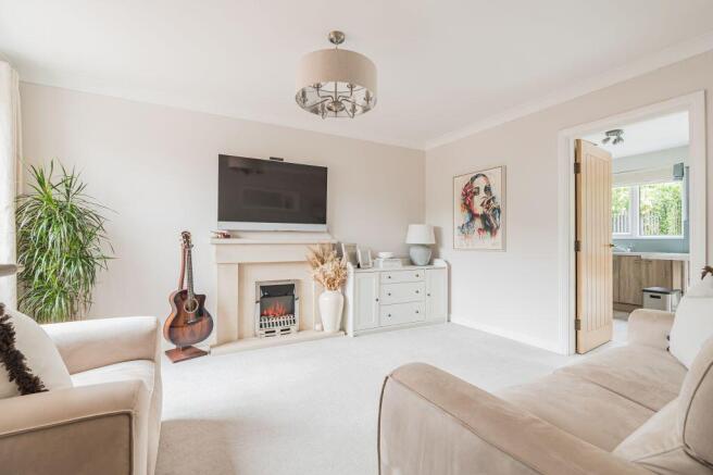 5 Ferry Gait Gardens, Edinburgh, EH4 4GQ photo 2