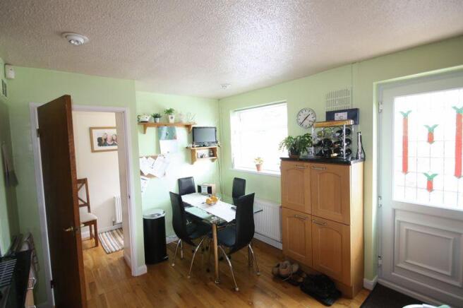 KITCHEN/DINING ROOM