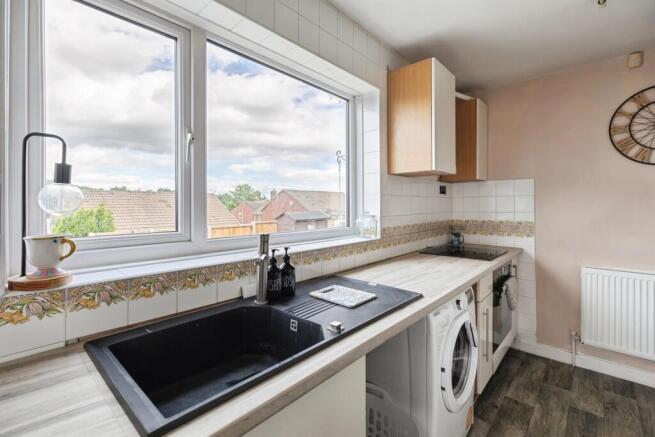 3 bed Semi-Detached for sale Image 5
