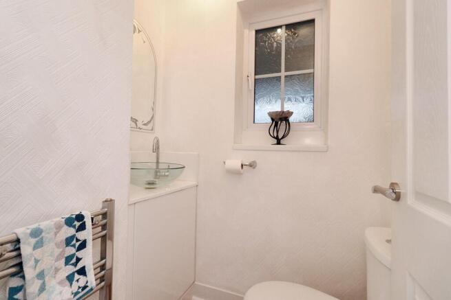 4 bed Detached for sale Image 12