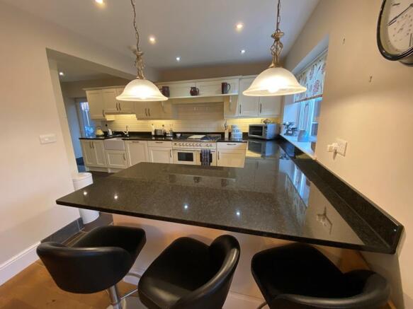 breakfast bar.JPG
