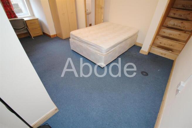 4 bed House to rent Image 7