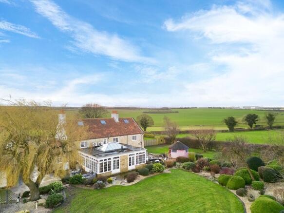 4 bed Detached for sale Image 7