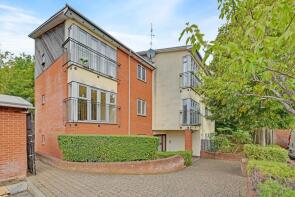 3, 85 87 Hanover Court, King Georges Avenue, Watford WD18 7QE