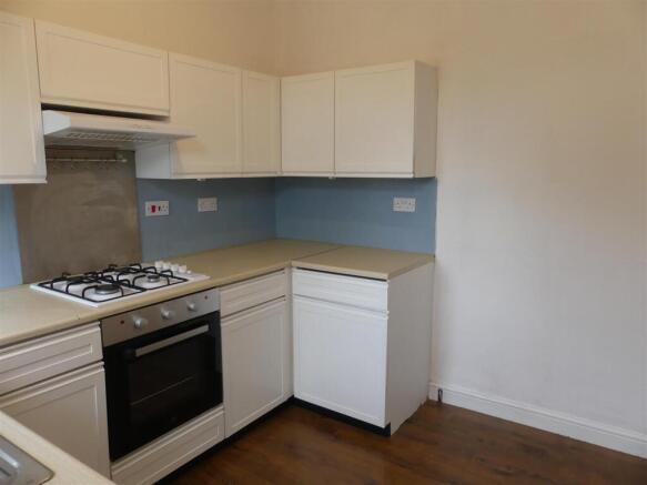 2 bed Terraced to rent Image 5