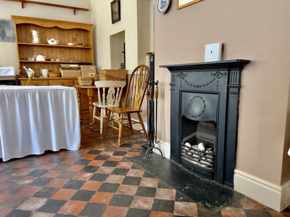 Rare opportunity! Shop, post office, former tea room and large apartment! photo 4