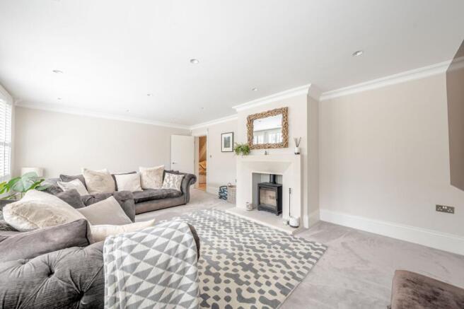 6 bed Detached for sale Image 11