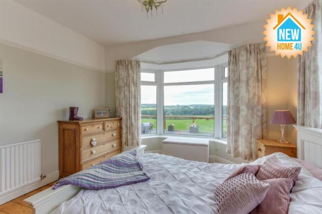 MASTER BEDROOM:
