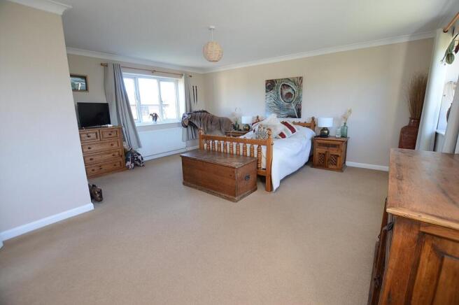19 Castle View, Walcott photo 4