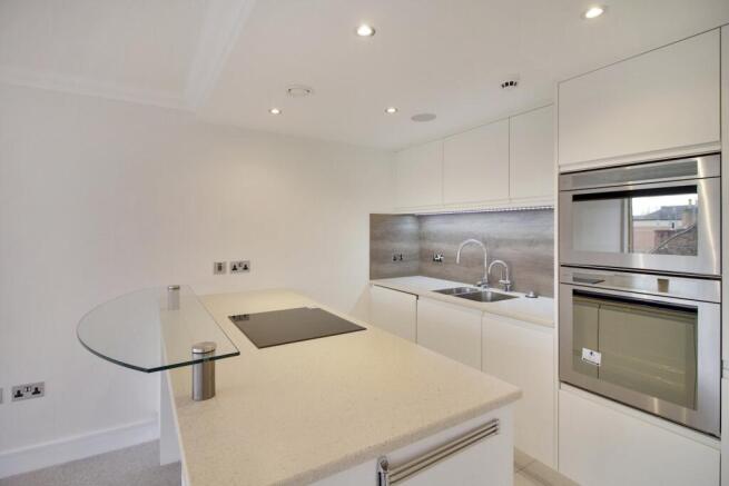 3 bed Apartment to rent Image 7