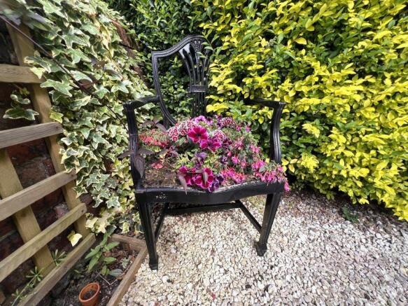 garden front flower chair.jpg