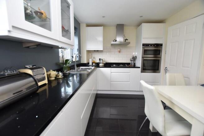 Kitchen/breakfast rm