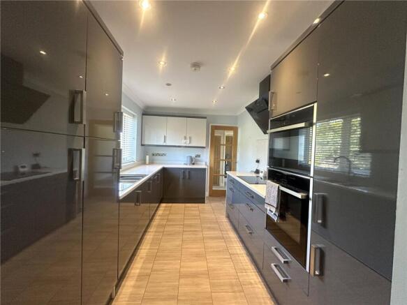 2 bed Detached Bungalow to rent Image 3