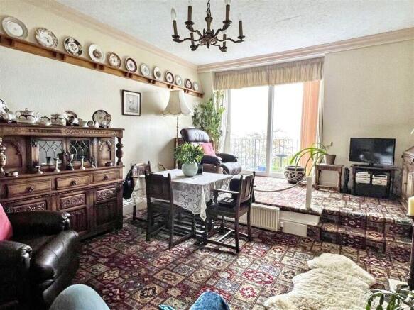 2 bed Apartment for sale Image 6