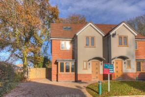 2, Oakwood, Wood End CV9 2FW