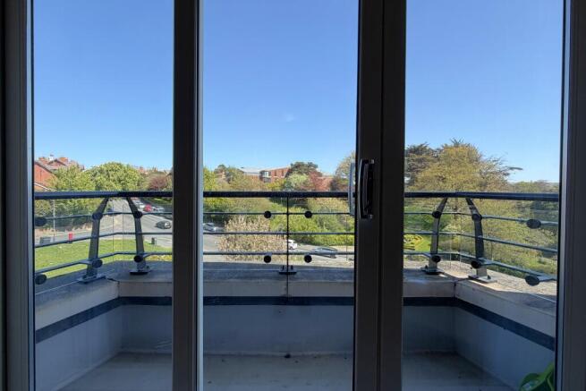 2 bed Flat for sale Image 6