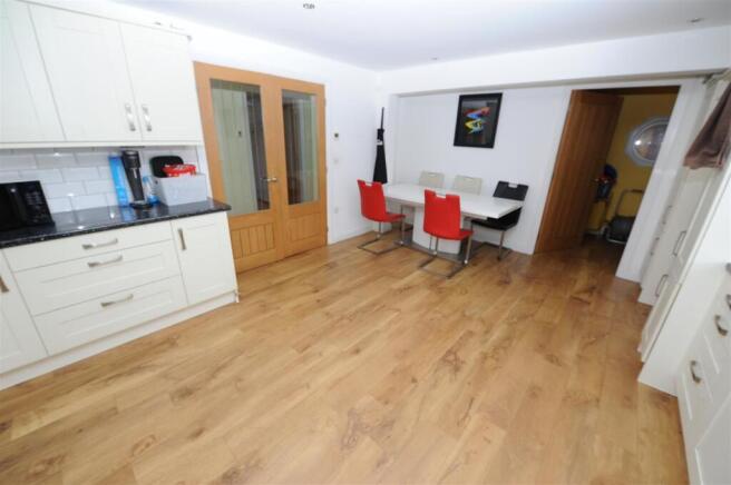 6 bed Detached for sale Image 8