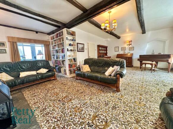 4 bed Semi-Detached for sale Image 4