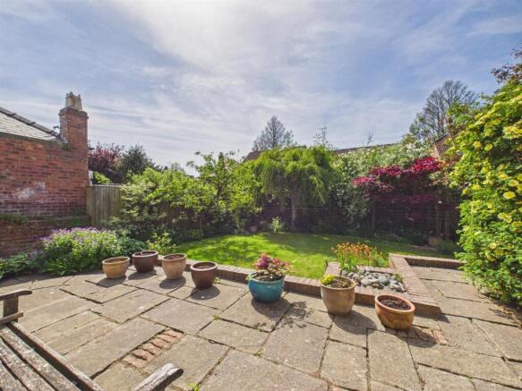 4 bed Detached for sale Image 12