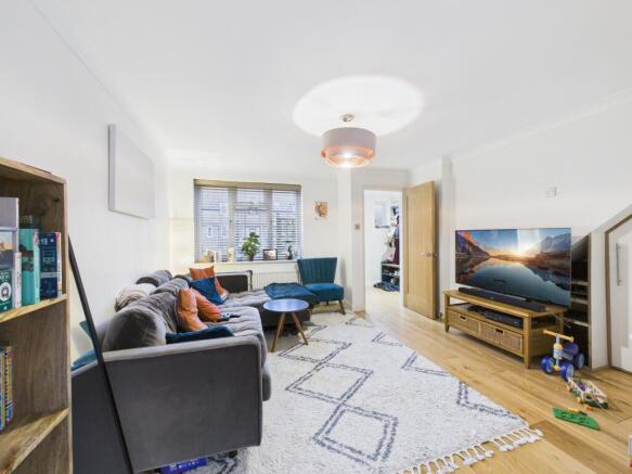 CAM04018G0-PR0408-STILL010