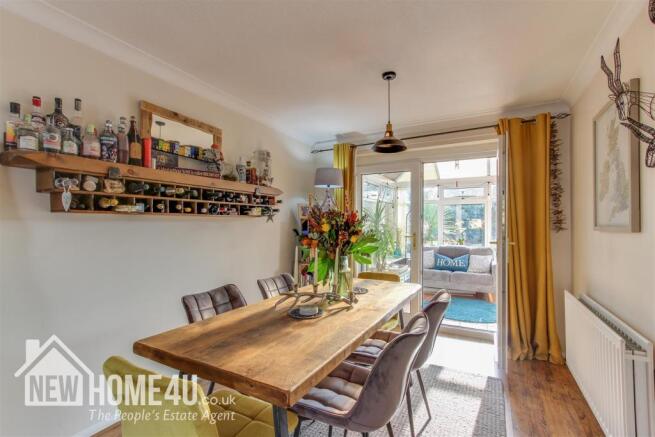 LOUNGE/DINER: