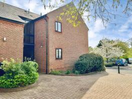 15, Queens Court, Goring, Reading RG8 0EW
