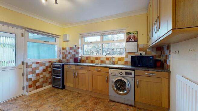KITCHEN/ BREAKFAST ROOM