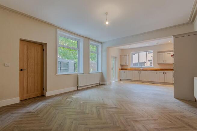 4 bed Detached for sale Image 6