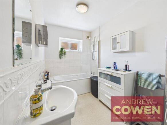 2 bed Flat for sale Image 12