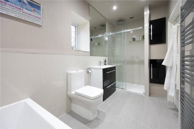 6 bed Detached for sale Image 12