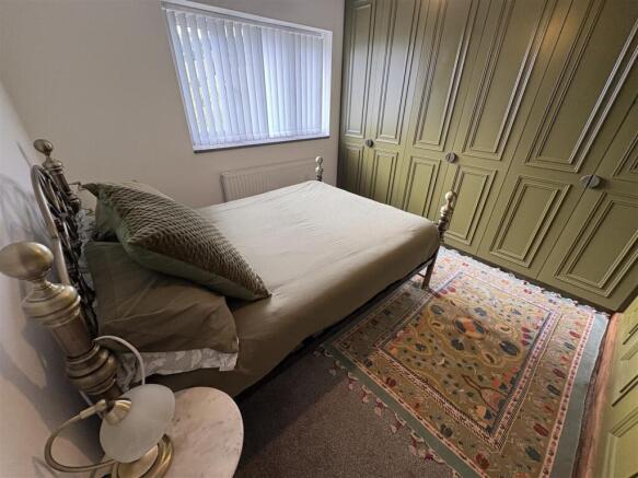 4 bed Town House to rent Image 6