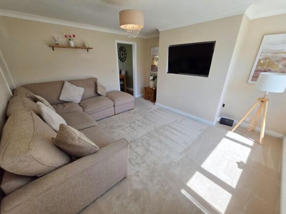3 bed Semi-Detached for sale Image 3