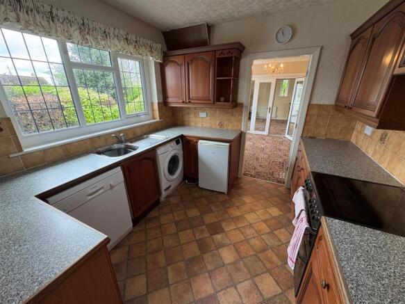 4 bed Detached for sale Image 5