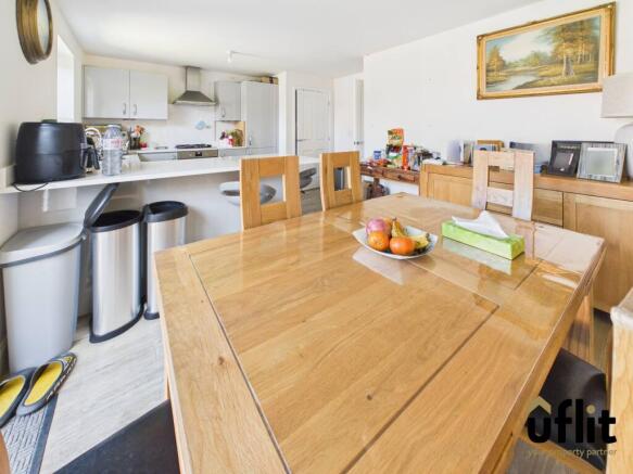 4 bed Detached for sale Image 11
