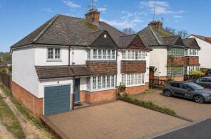 1, Waynflete Lane, Farnham GU9 7BH