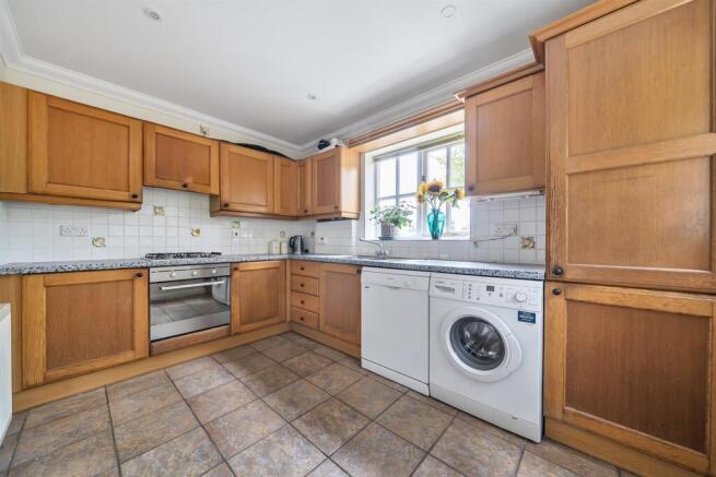Kitchen (2).jpg