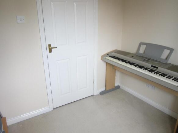 BEDROOM 4