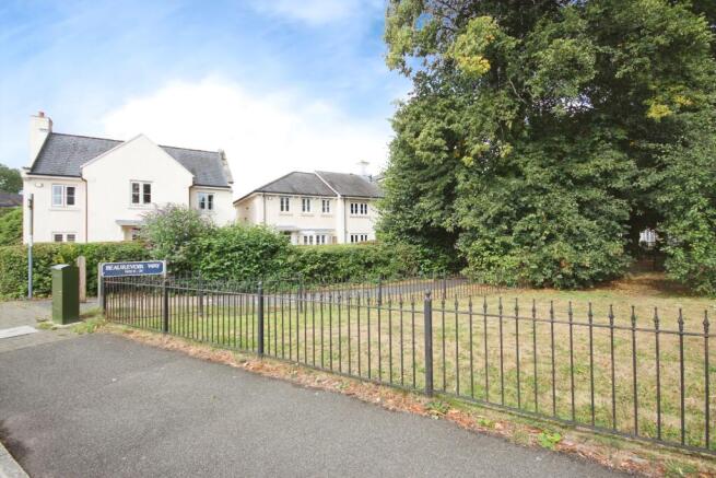 Front/Emscote Lawns