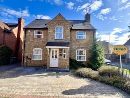 39, Meadow Pleck Lane, Dickens Heath, Solihull B90 1SN