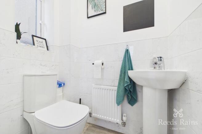 4 bed Detached for sale Image 11