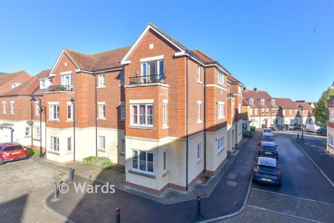 2-bed flat on Brigadier Gardens, Ashford, Kent, £200,000