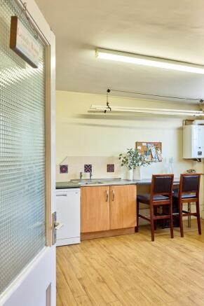 6 bed Detached for sale Image 8