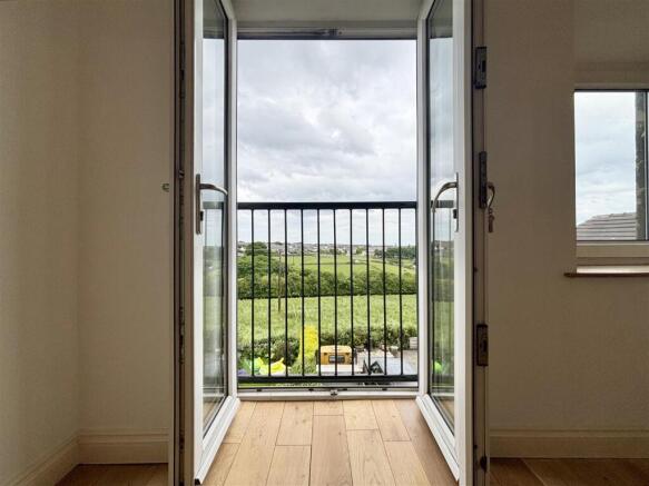 3 bed Terraced for sale Image 11