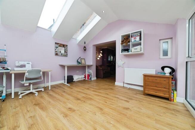 3 bed Semi-Detached for sale Image 9