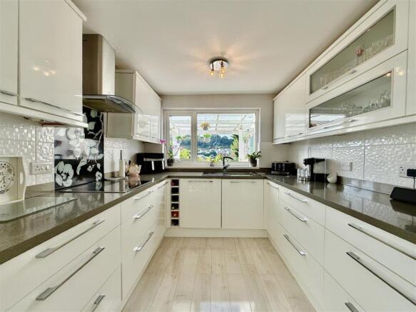 Kitchen.JPG