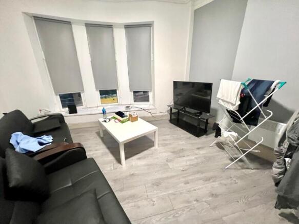 3 bed Flat to rent Image 7