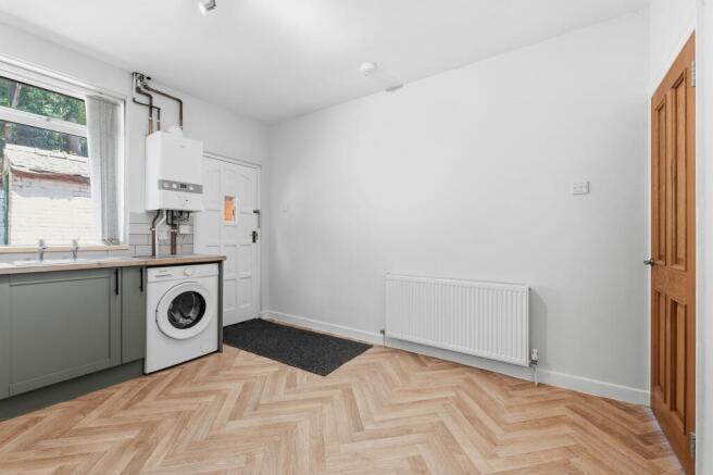 3 bed Terraced to rent Image 9